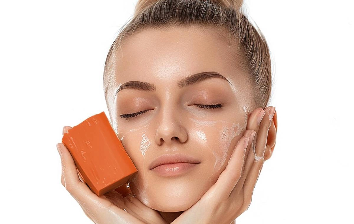 کم رنگ شدن جای جوش و زخم، یکی از خواص صابون زردچوبه