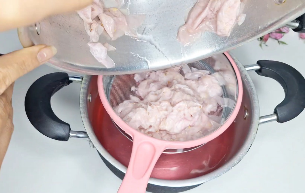 گرفتن عصاره گل محمدی