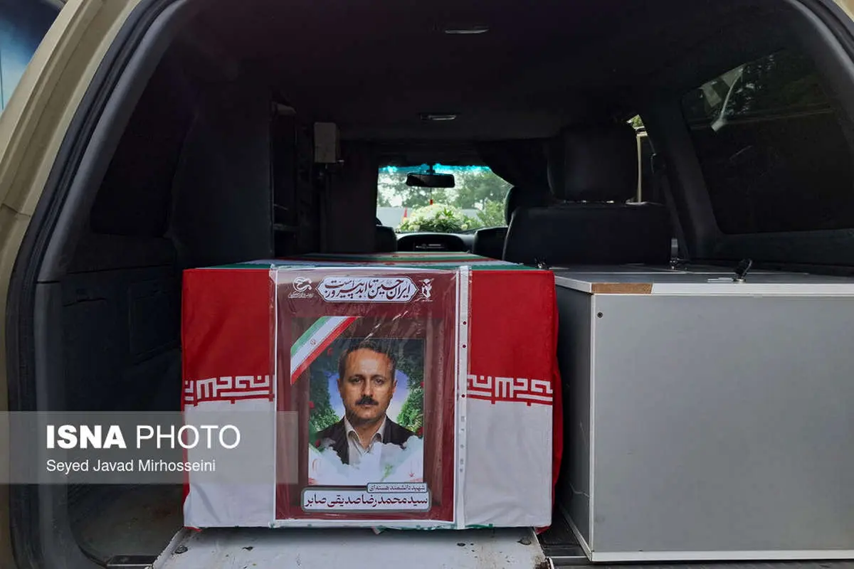 تصاویر؛ تشییع دانشمند هسته‌ای و ۱۲ عضو خانواده‌اش در آستانه اشرفیه