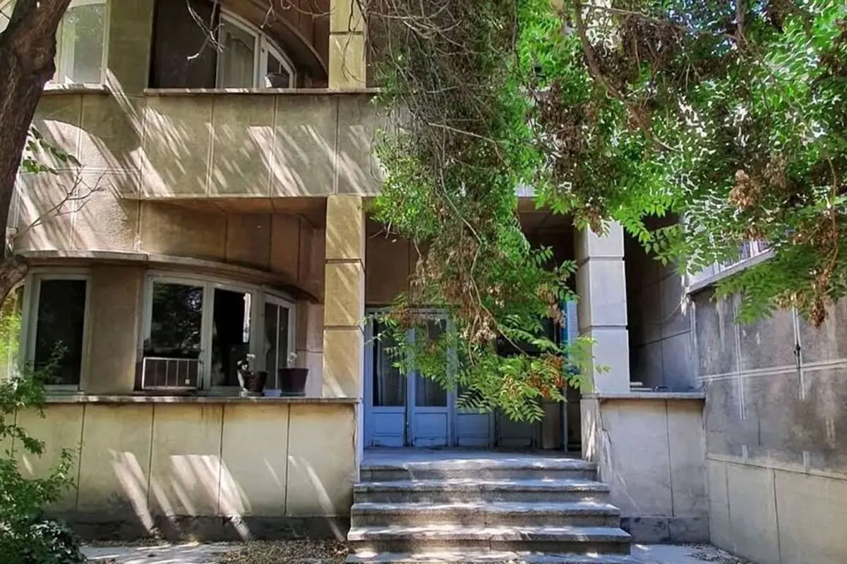تصاویر؛ خانه‌ای از دوران پهلوی دوم در قلب تهران مدرن