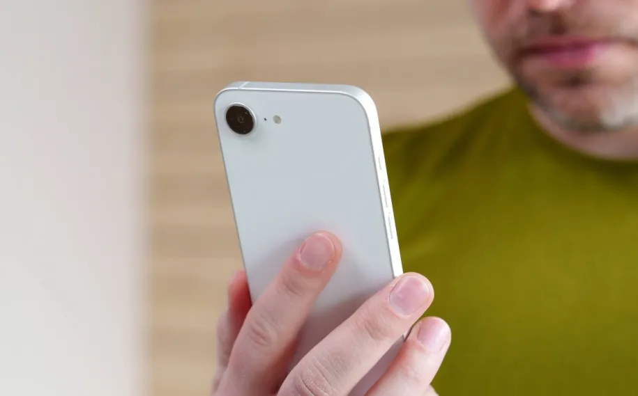 نقد و بررسی آیفون 16e