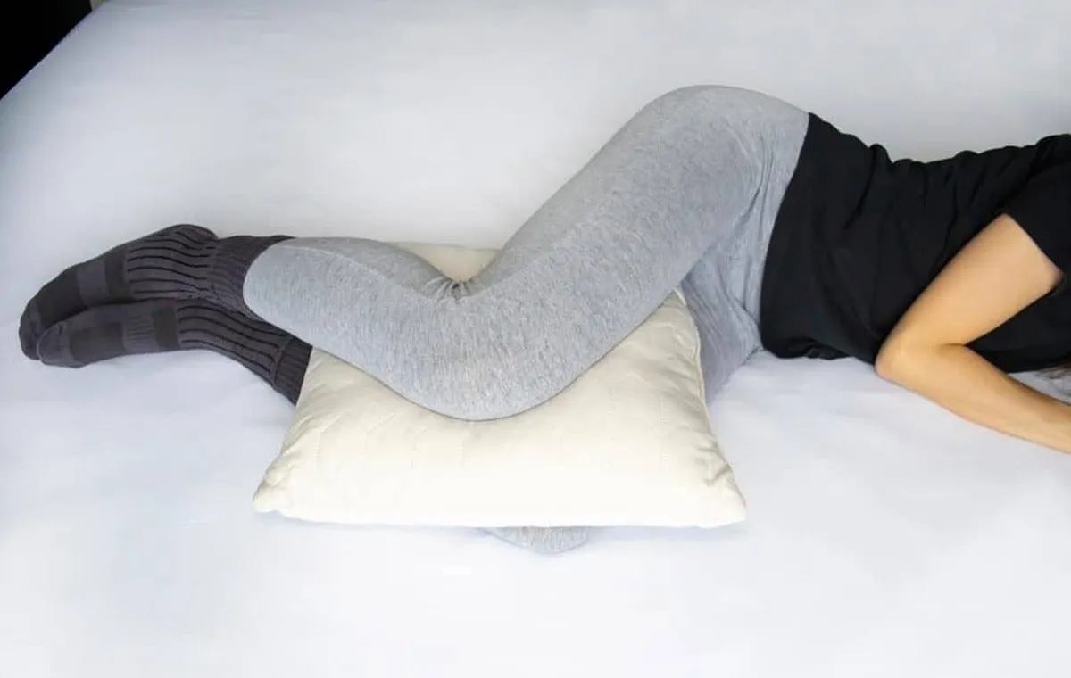 خوابیدن به پهلو از جمله بهترین روش خوابیدن برای گودی کمر