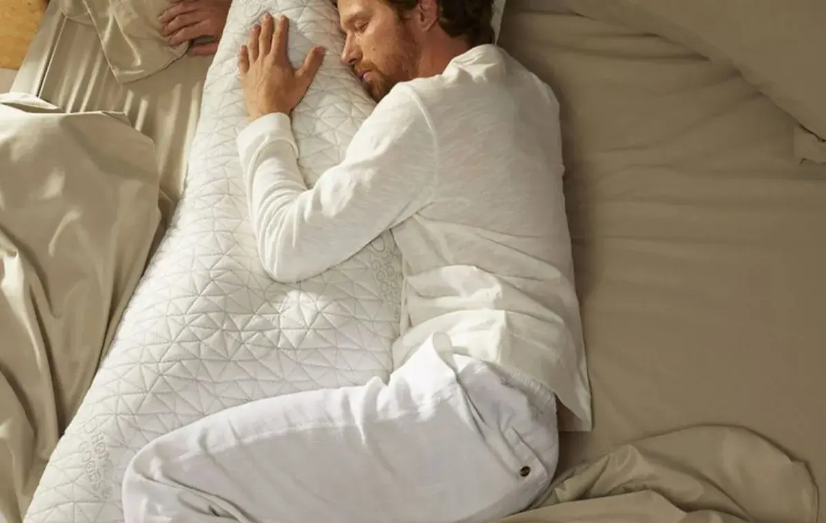 حالت جنینی جزو بهترین نحوه خوابیدن برای گودی کمر