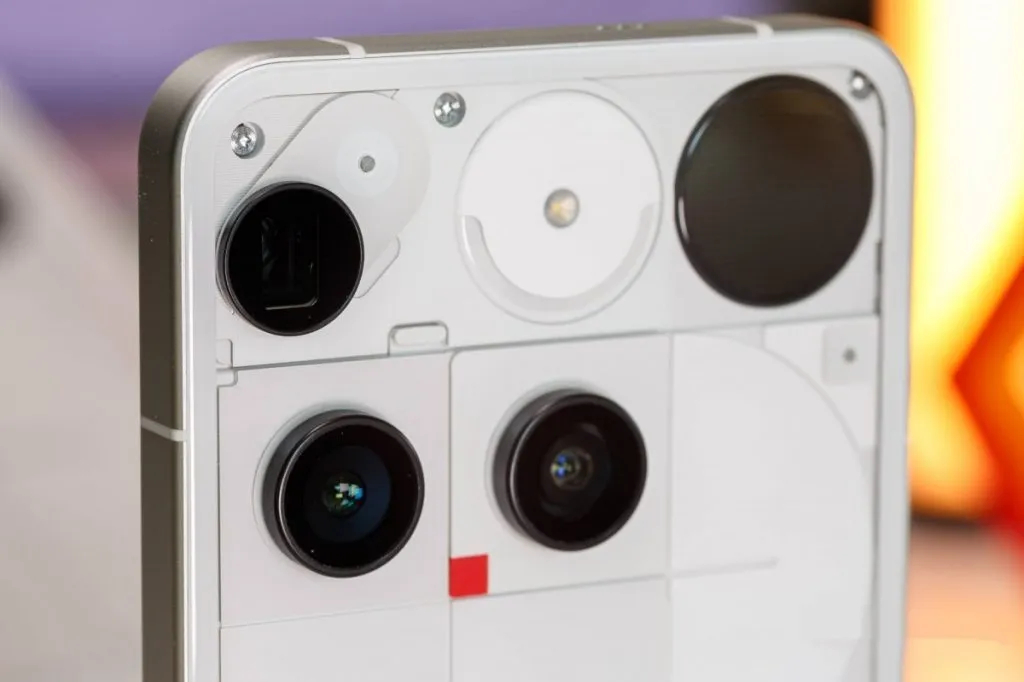 نقد و بررسی دوربین ناتینگ فون ۳