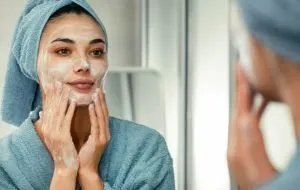 بهترین شوینده پوست چرب و جوش دار