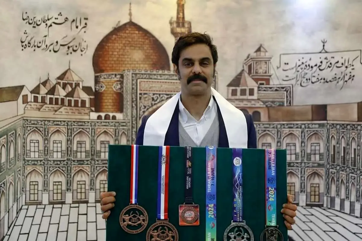 گریه شدید مهدی ماهانی روی آنتن زنده