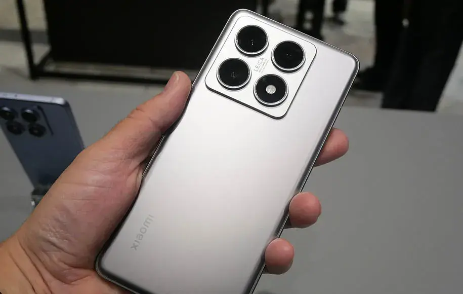 سیستم سه‌گانه دوربین پشتی