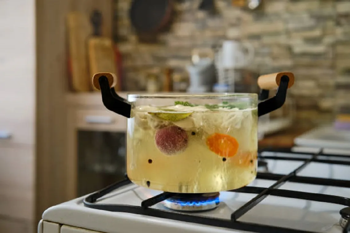 قابلمه روی اجاق