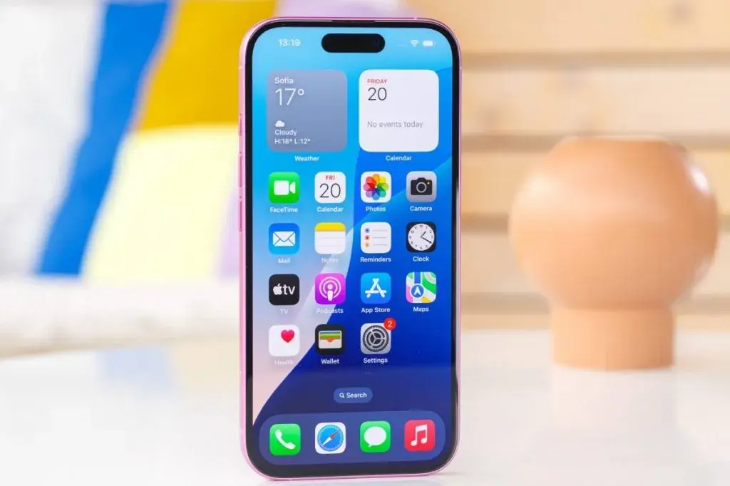 مقایسه نمایشگر ایفون 16 با ایفون 17