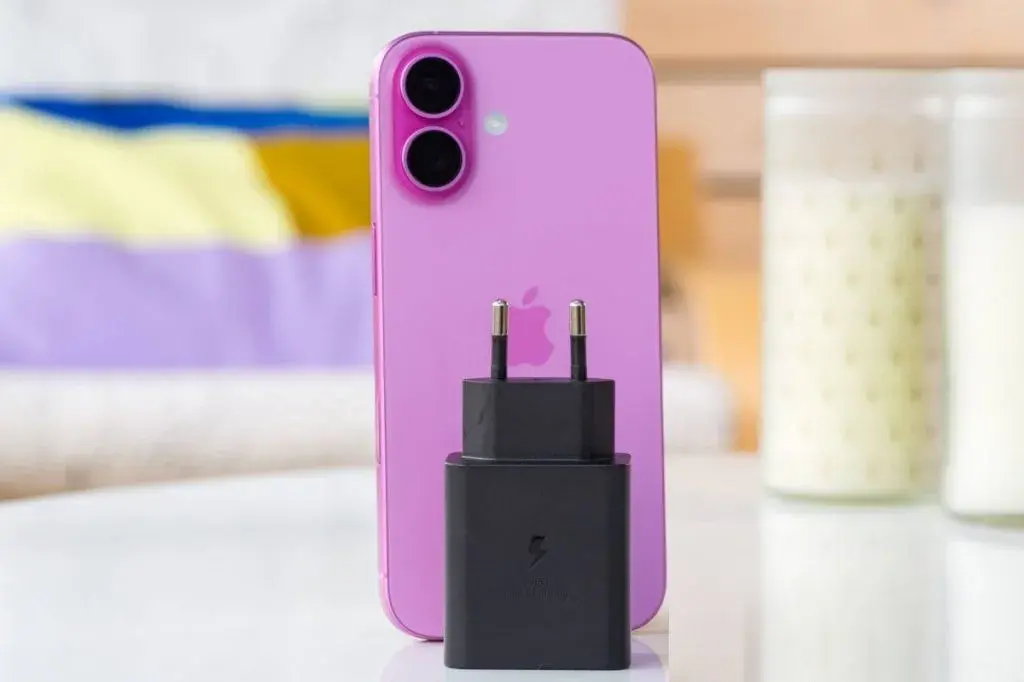 مقایسه طول عمر باتری و سرعت شارژر iPhone 17 و iPhone 16