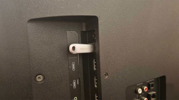 8 وسیله ممنوع پورت USB تلویزیون هوشمند