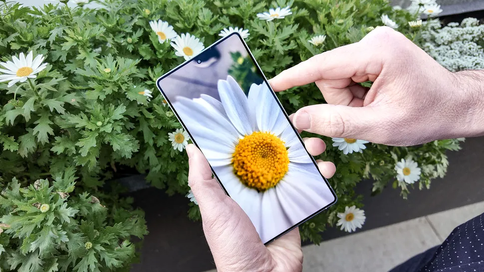 مقایسه نمایشگر گلکسی S25 Ultra با آیفون 17 Pro Max