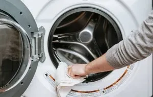 راهنمای کامل تمیز کردن ماشین لباسشویی مثل یک حرفه‌ای