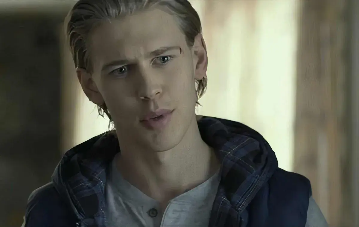 آستین باتلر؛ مزاحمان (The Intruders)