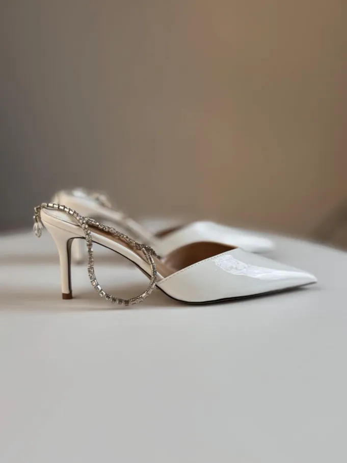 کفش عروس پاشنه بلند - طرح‌ با بند نگینی دور پا