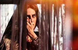 نقد فیلم «ابلق»؛ جنبش می‌ تو در زورآباد یا چگونه یاد گرفتم به جریان حاکم عشق بورزم