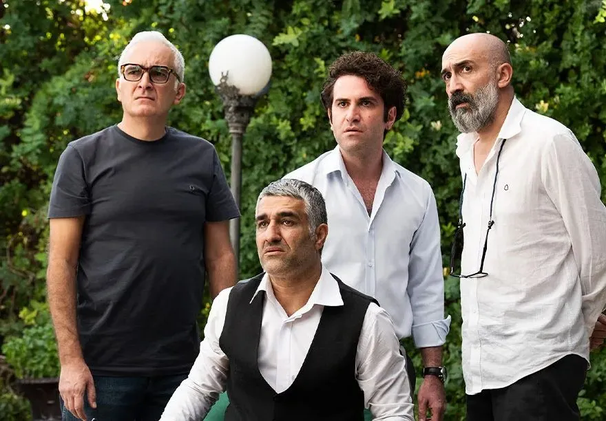 صبحانه با زرافه‌ها