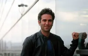 هوتن شکیبا؛ از درخشش‌ در صحنه‌ی تئاتر تا سیمرغ سینمایی (پرتره‌ی یک بازیگر)