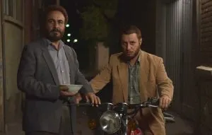 نقد فیلم هزارپا؛ وقتی رضا عطاران با شاملو و ویگن شوخی می‌کند