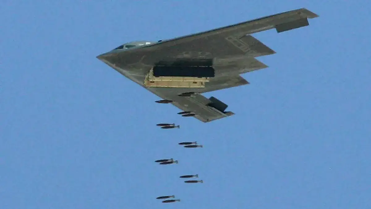 عمیات بمباران منطقه هدف توسط B-2