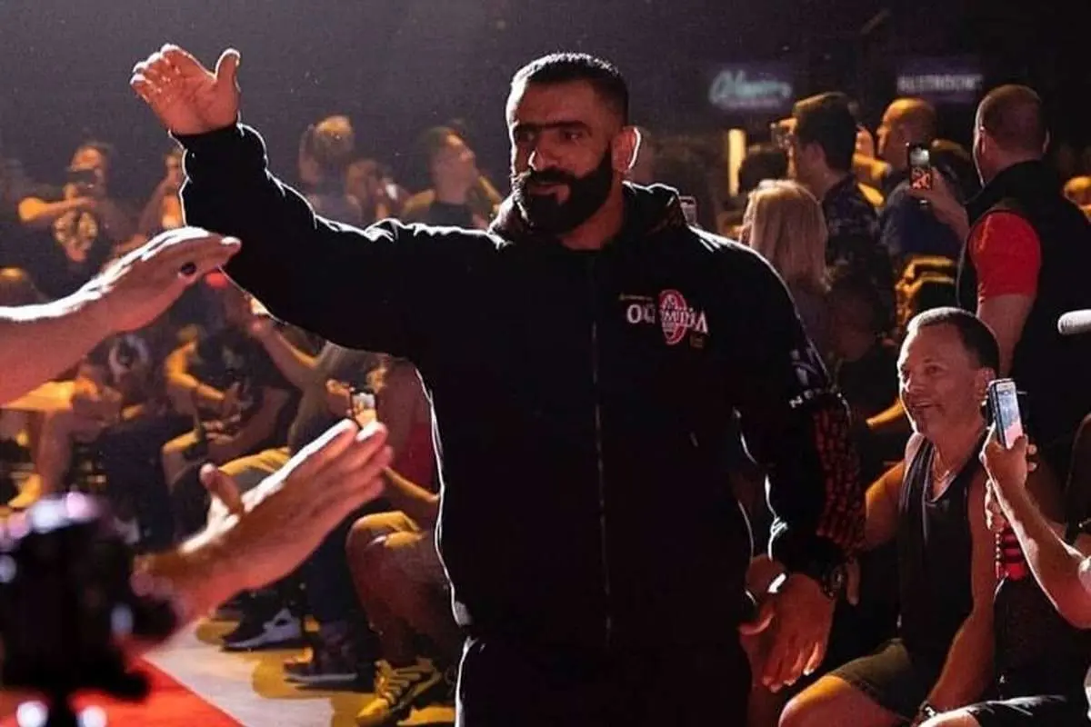 تصویر؛ عکس رهبر انقلاب روی تلفن همراه هادی چوپان

