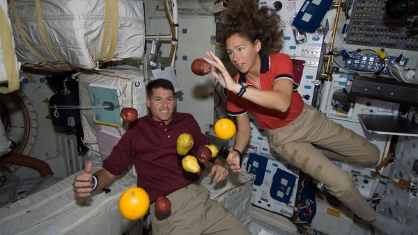 جاذبه در فضا و ایستگاه فضایی