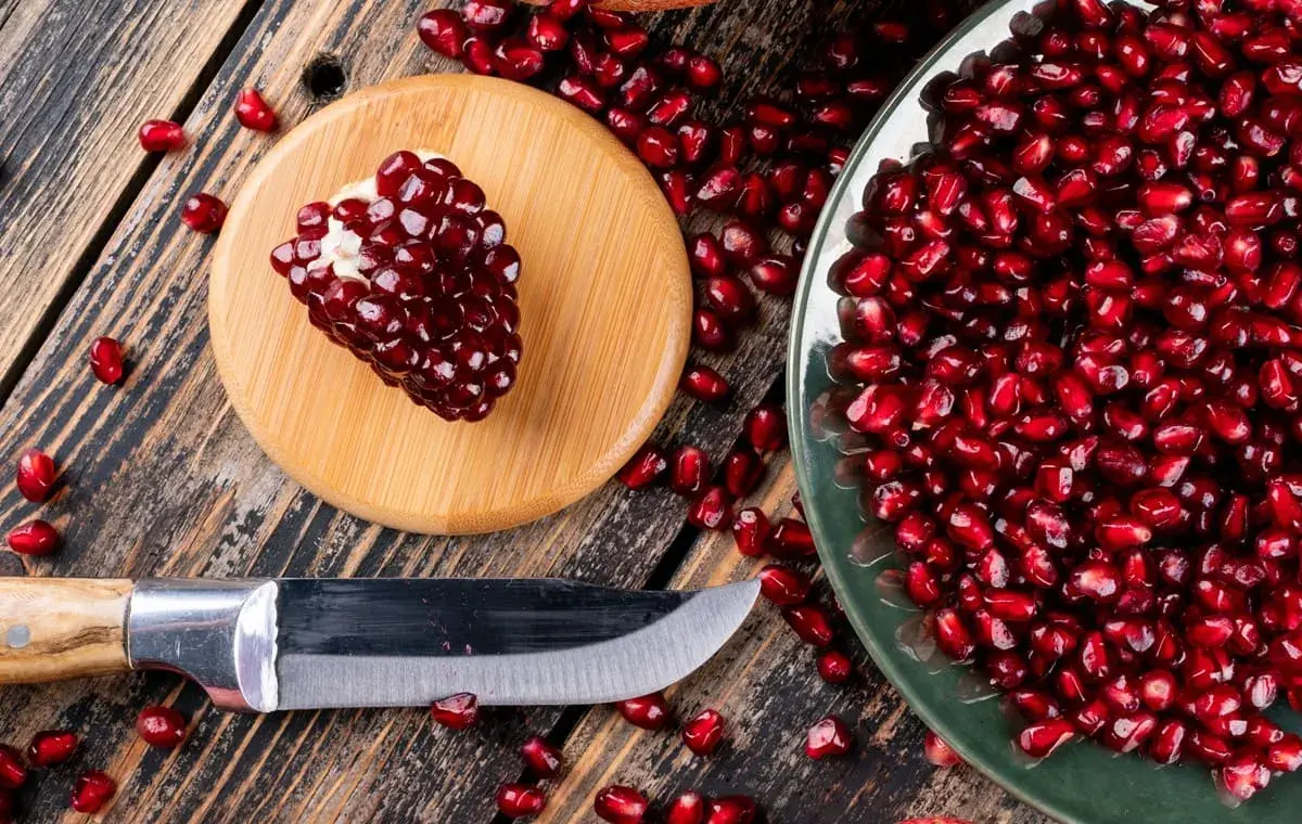 مرحله اول تهیه مربای انار