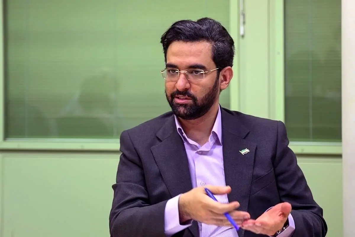 پاسخ آذری جهرمی به ادعای ثابتی: او کودک نیست