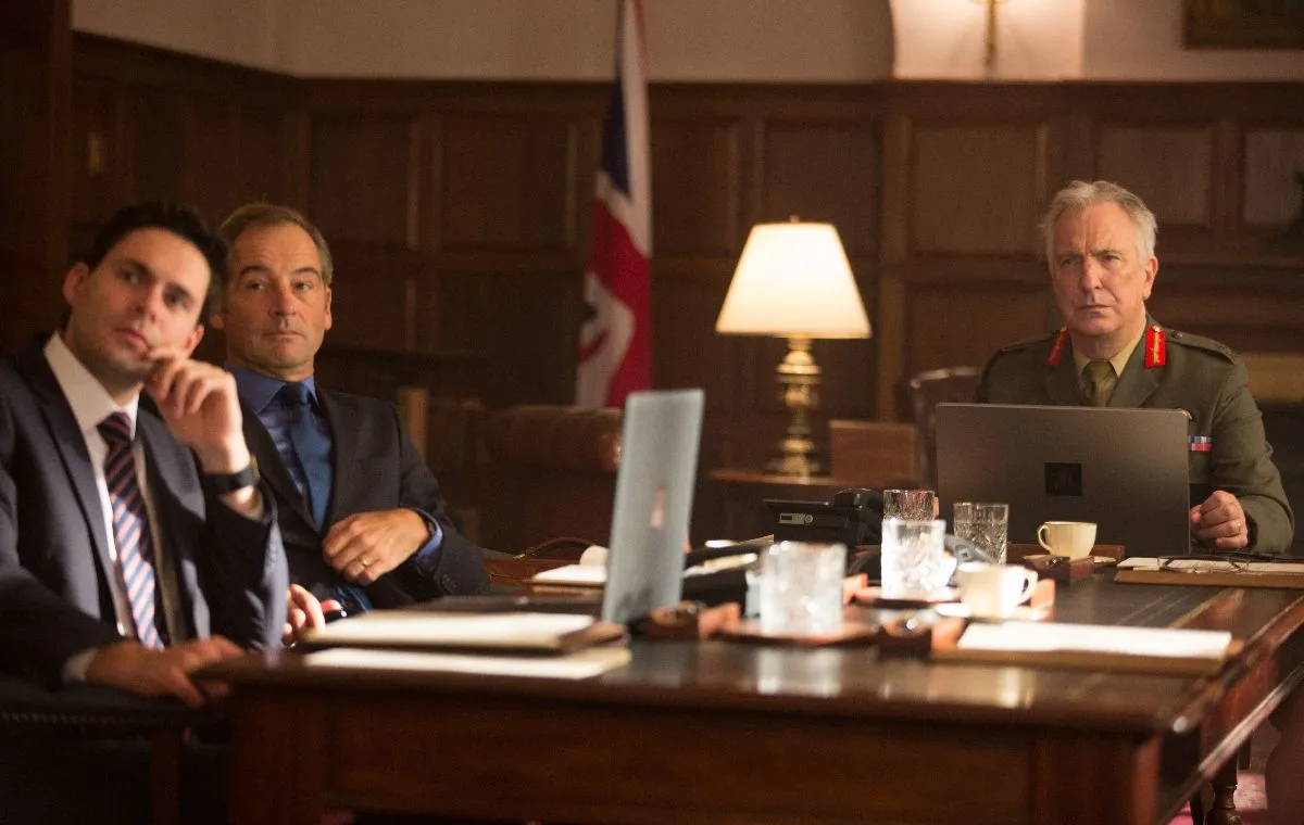 فیلم شبیه خانه‌ای از دینامیت؛ چشمی در آسمان (Eye in the Sky)