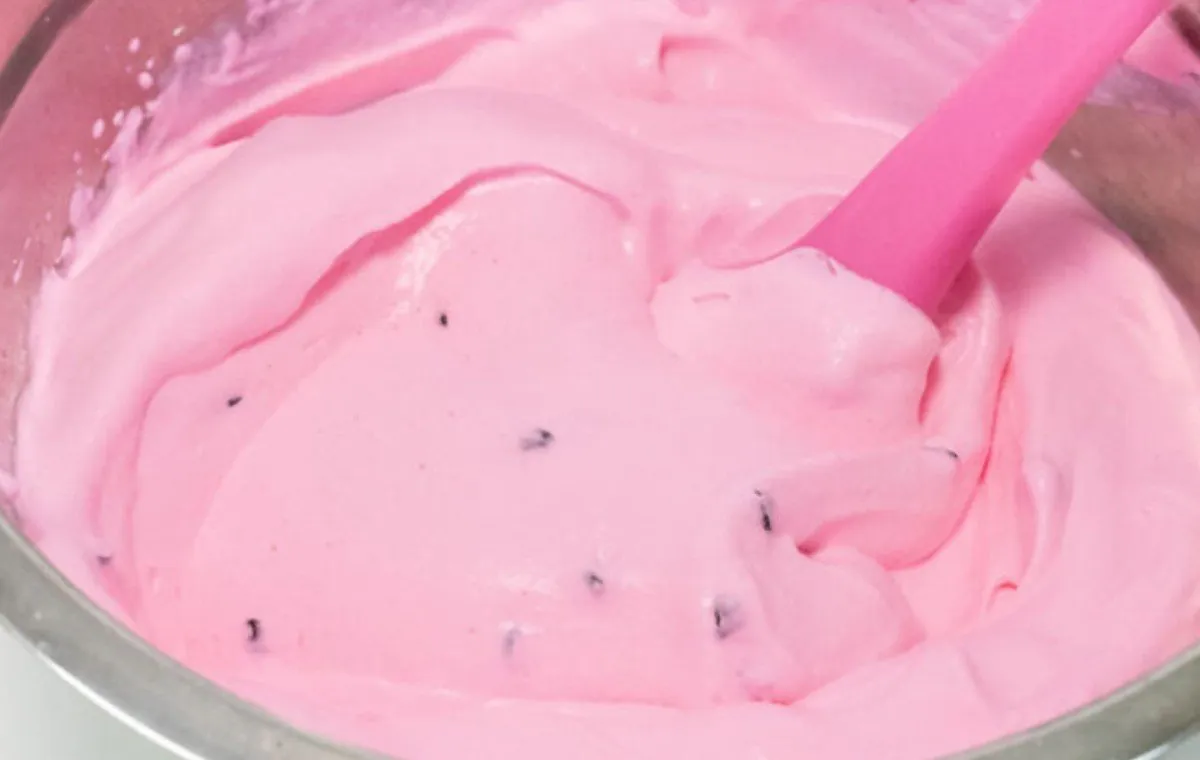 طرز تهیه رولت هندوانه مرحله‌ی سوم