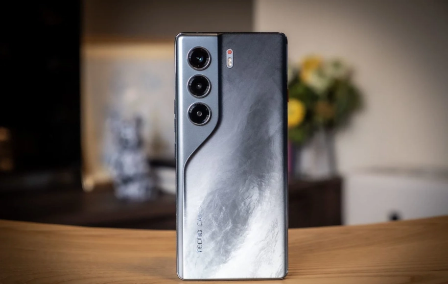 نقد و بررسی تکنو Camon 40 Pro