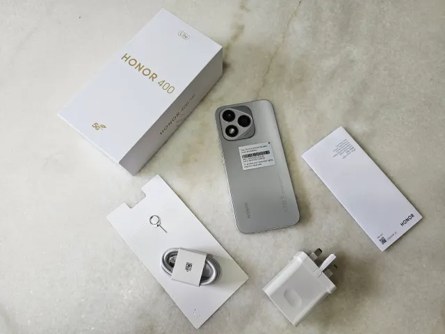 محتویات درون بسته‌بندی Honor 400 Lite