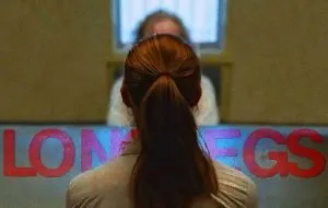 نقد فیلم «لنگ‌دراز»؛ جنجالی‌ترین فیلم ترسناک سال یک شوخی تلخ است!