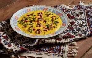 طرز تهیه خورشت ماست اصفهان + نکاتی برای خوشمزهتر شدن آن