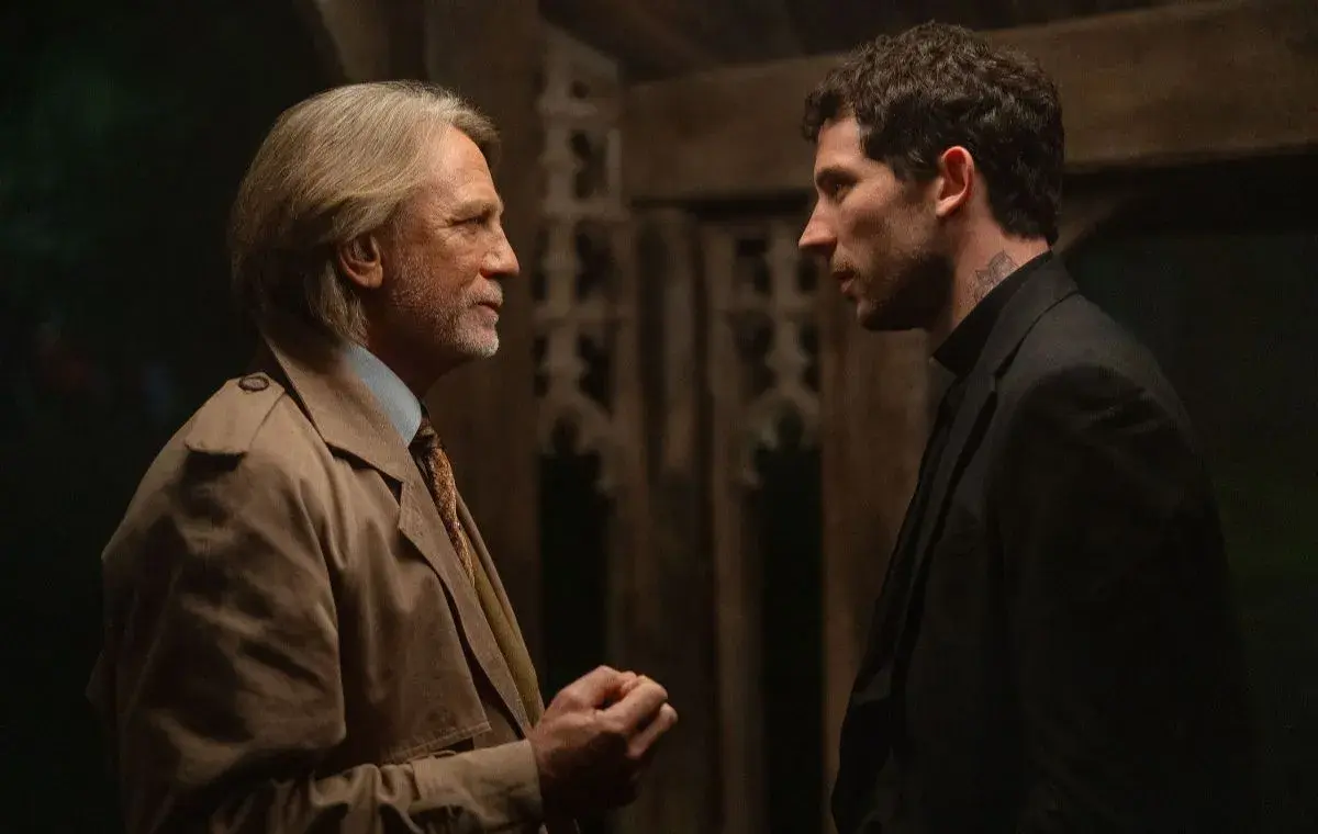 فیلم‌های جنایی 2025؛ بیدار شو مرد مرده (Wake Up Dead Man)