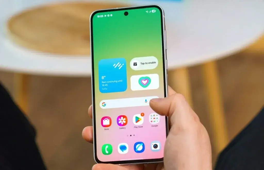 سخت‌افزار و عملکر Galaxy A57 در مقابل Galaxy A56
