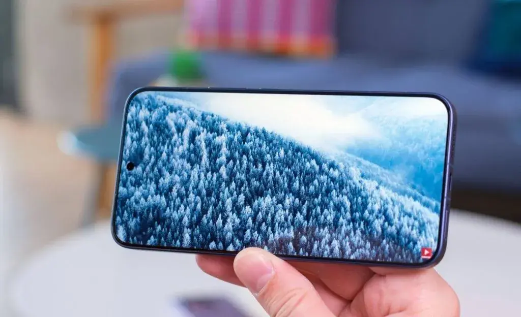 مقایسه نمایشگر شیائومی 17T پرو با آنر 600 پرو