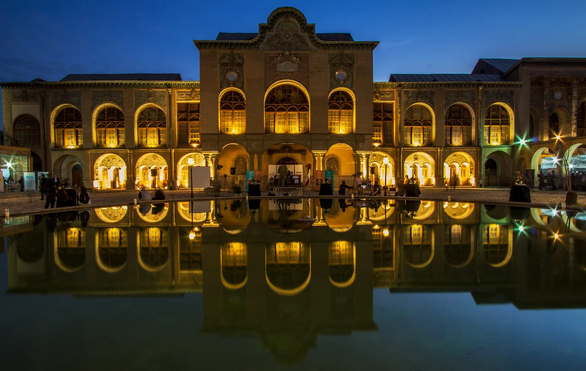 عمارت قصر یاقوت سرخه‌حصار