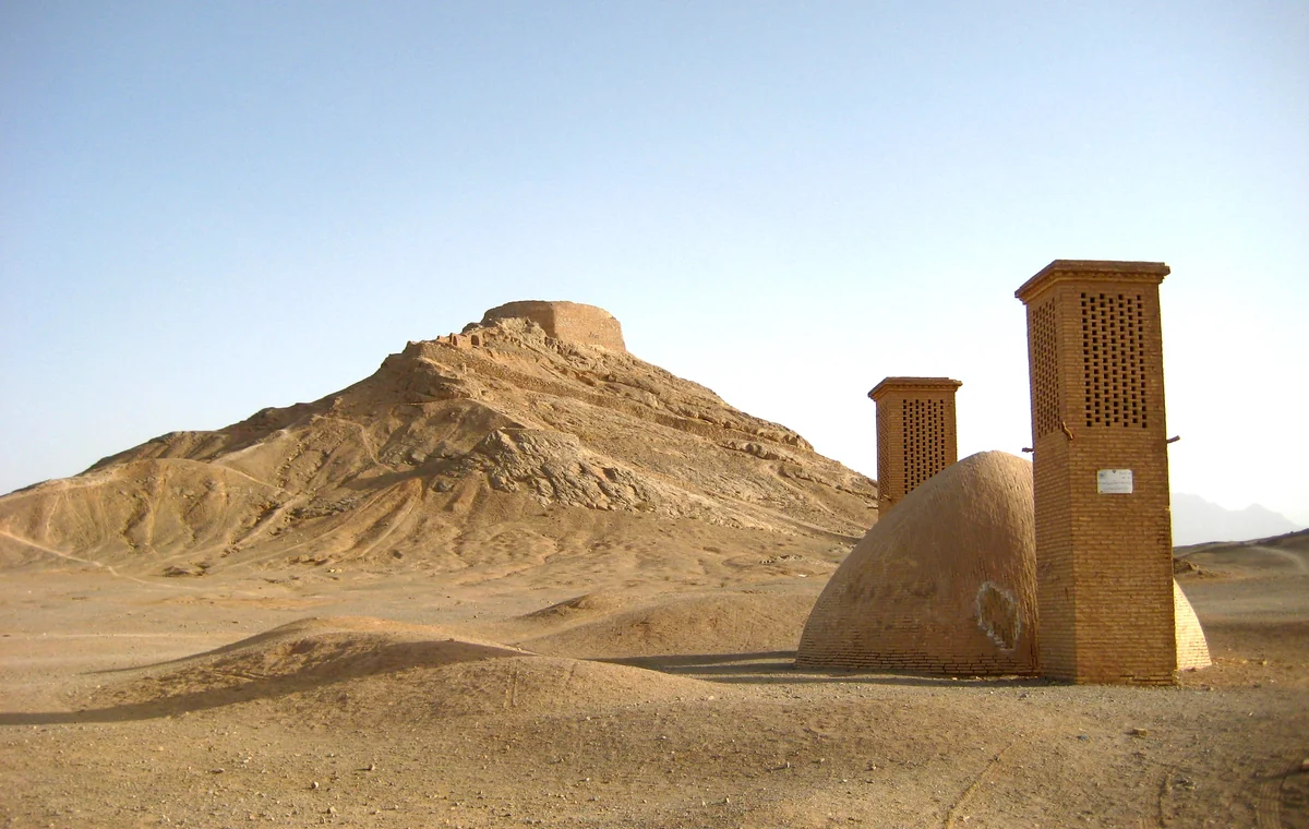دخمه زرتشتیان؛ برج خاموشان