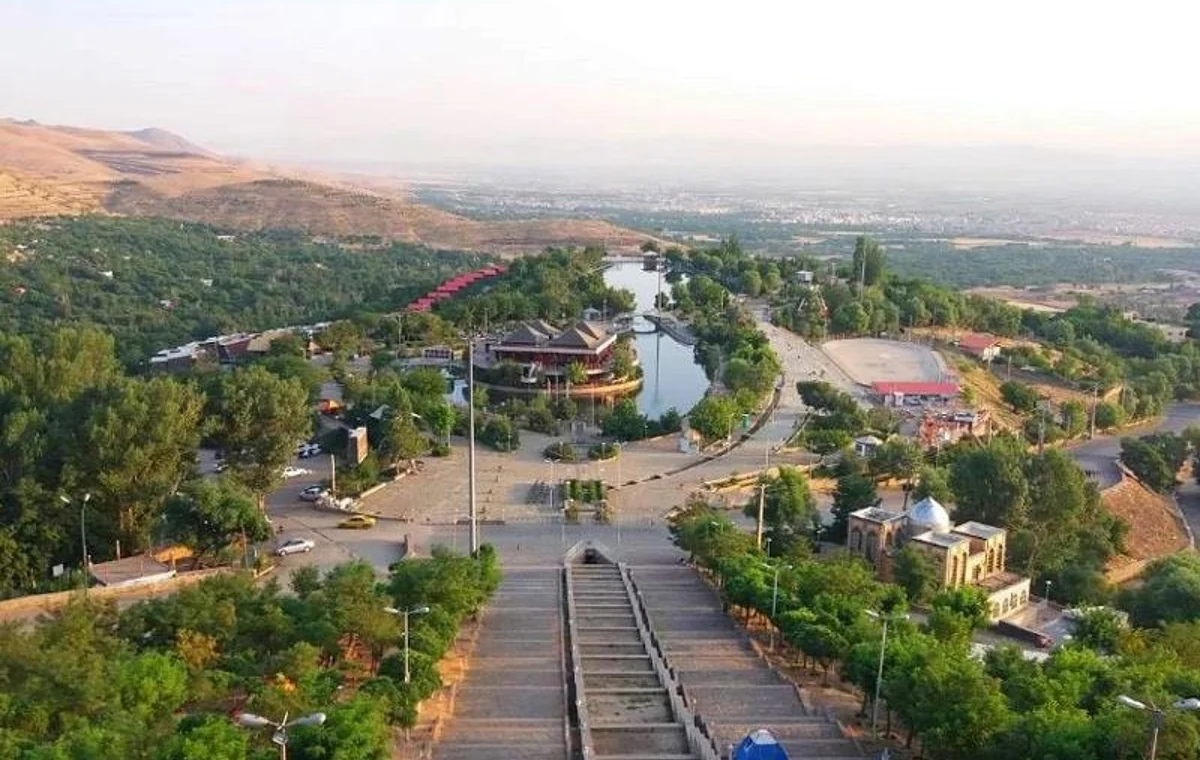 تپه عباس‌آباد و بام همدان
